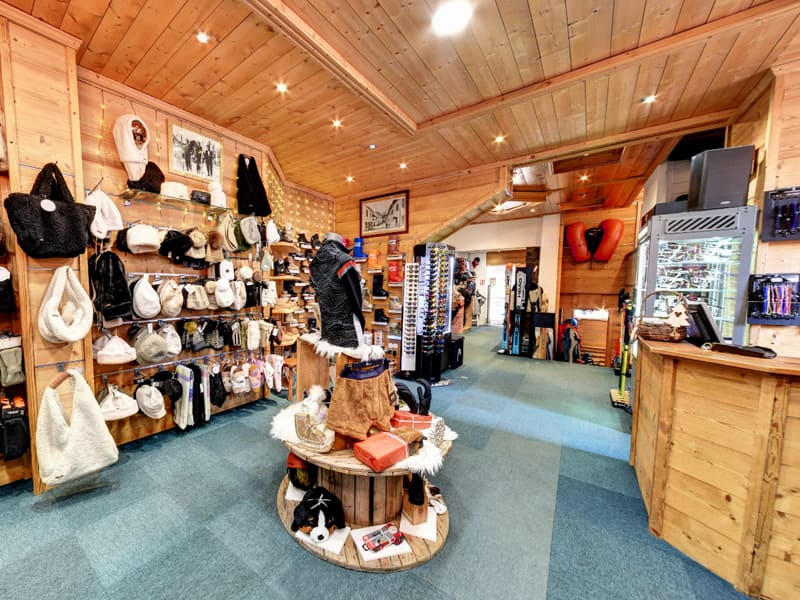 Ski hire shop Ekosport-Rent Riquet Sport Village in 1 rue du Mail, Serre Chevalier Villeneuve