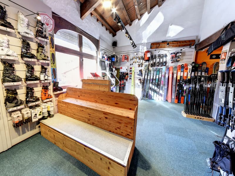 Ski hire shop Ekosport-Rent Riquet Sport Village in 1 rue du Mail, Serre Chevalier Villeneuve