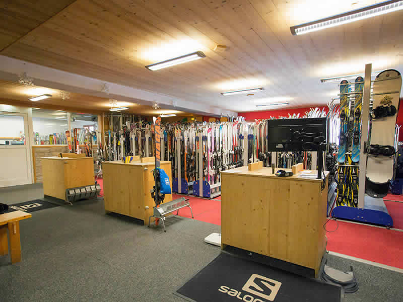 Ski hire shop Val Sports in 110 rue du Mont Cenis, Lanslebourg Val Cenis