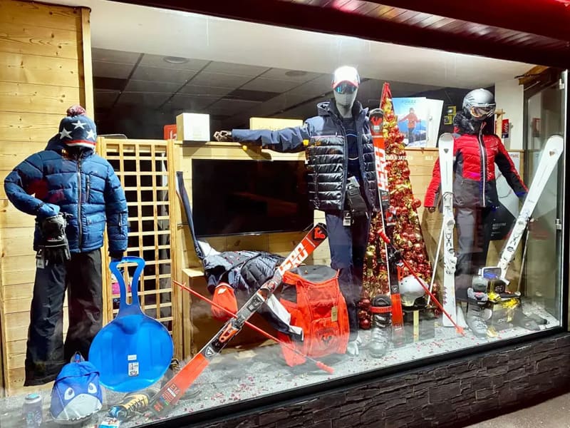 Ski hire shop Val Sports in 110 rue du Mont Cenis, Lanslebourg Val Cenis