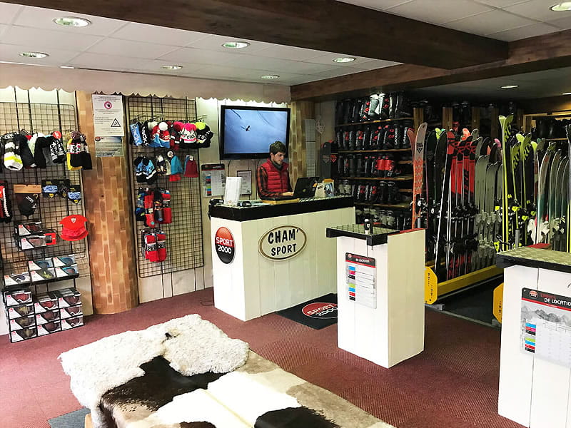 Ski hire shop Cham Sport La Ginabelle Centre in 120, place du poilu, Chamonix