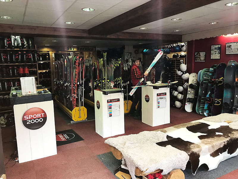 Ski hire shop SPORT 2000 La Ginabelle Centre in 120, place du poilu, Chamonix