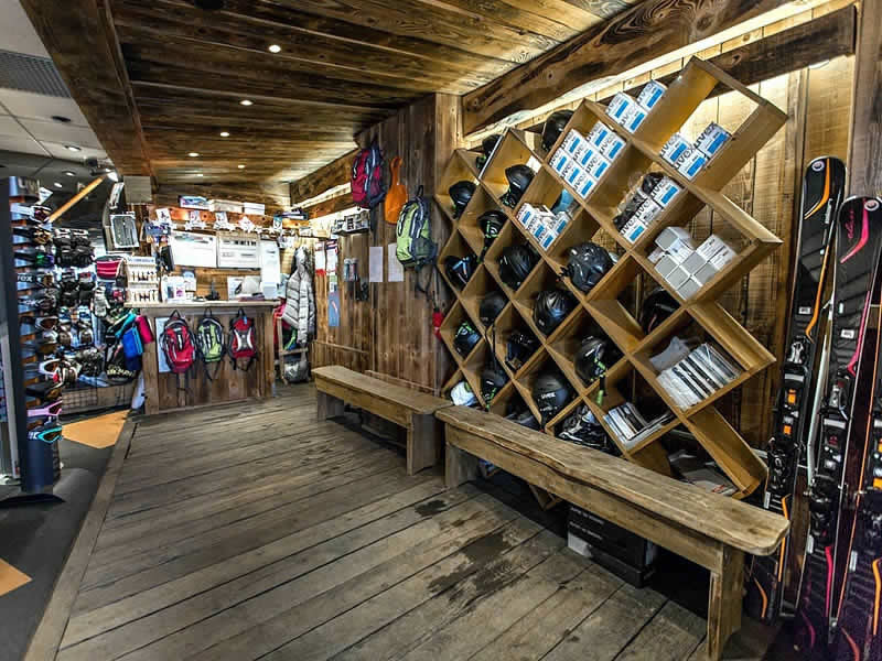 Ski hire shop Loca Ski in 191 avenue du Mont d'Arbois BP9, Saint Gervais Les Bains