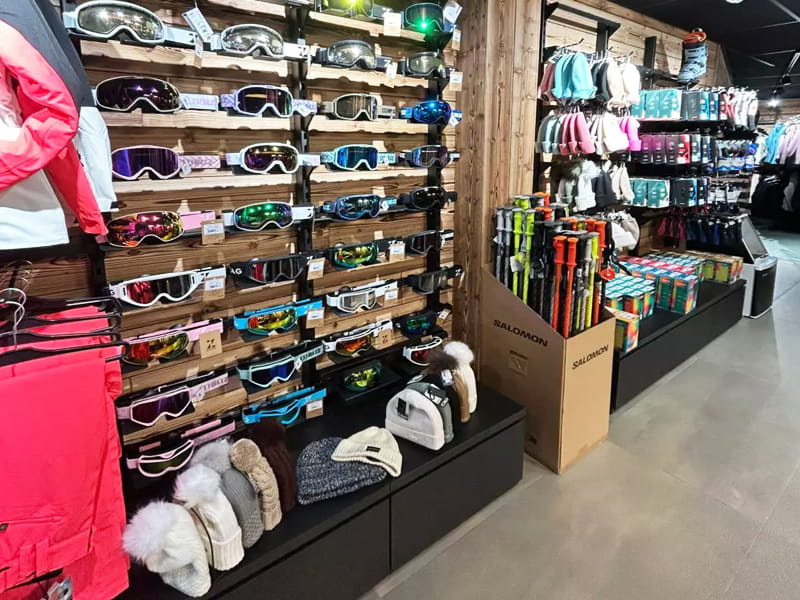 Ski hire shop 4 Seasons Sport in 21 rue Vincent Mir - Au coeur des résidences - 200m de la télécabine, Saint Lary