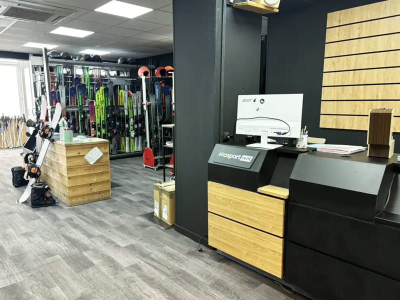 Ski hire shop Ekosport-Rent Le Local in 23 avenue Emmanuel Brousse, Font Romeu