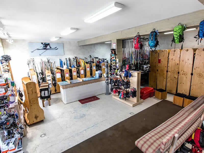 Ski hire shop Cote Ski in 24, rue Richelieu, Cauterets