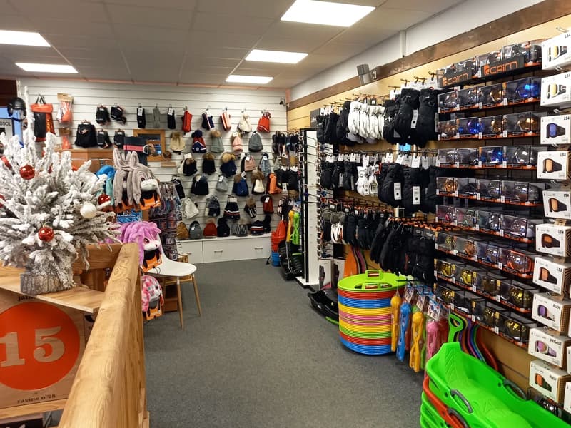 Ski hire shop Marin Sports in 2804 Route de la Cry Cuchet - Pied des Pistes, Combloux