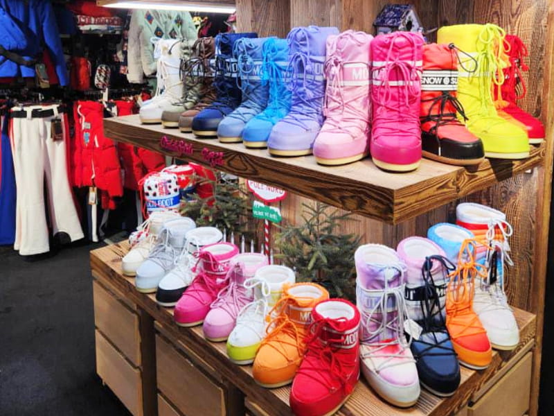 Ski hire shop Contat Sports in 421 rue du centre - Résidence Le Mont Chéry, Les Gets