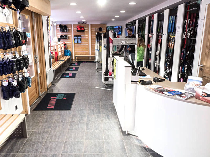 Ski hire shop Ski Family in 58, rue des Glaciers, Samoëns