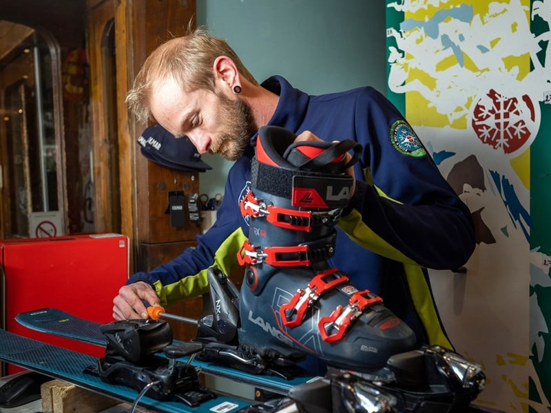 Ski hire shop Prosneige in 61, rue des Jeux Olympiques - Immeuble le tremplin, Meribel