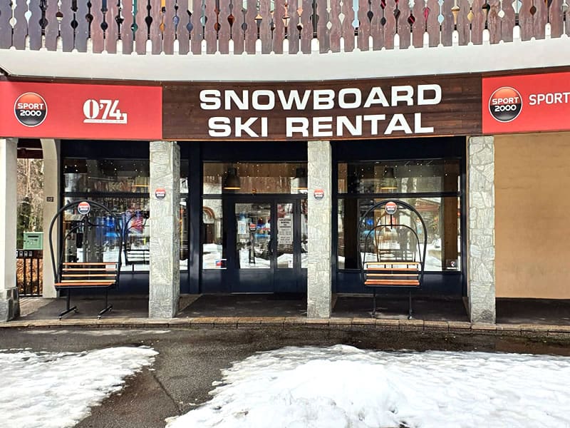 Ski hire shop O74 Aiguille du Midi in 92, Place Edmond Desailloud, Chamonix