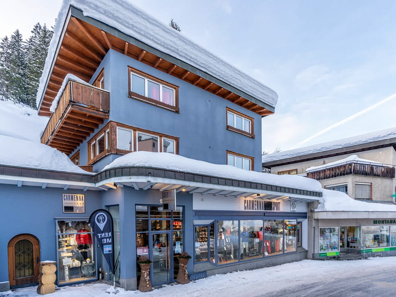 Ski hire shop Carmenna Sport in Äussere Poststrasse, Arosa