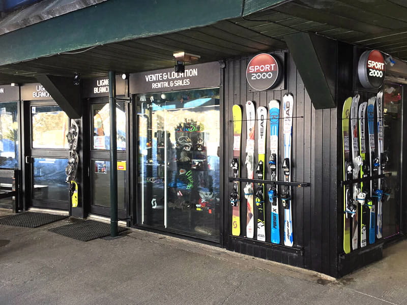 Ski hire shop Ligne Blanche in Centre Commercial Aragnouet, Piau Engaly
