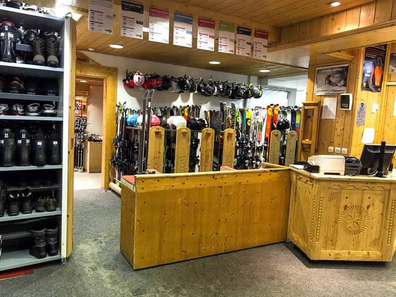 Ski hire shop Snow Sports in Centre Commercial Les Bruyères, Les Menuires Reberty