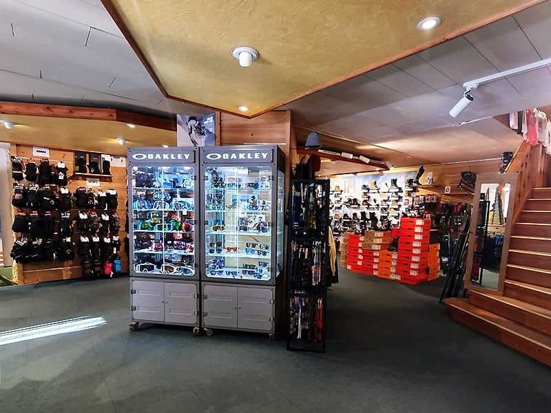 Ski hire shop Riquet Sport Prelong in Centre Commercial Pré Long, 1 Rte de Pré-Long - La Salle-les-Alpes, Serre Chevalier Villeneuve