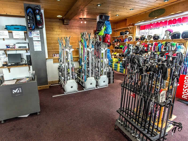 Ski hire shop Ardent Sports in Centre Station, Montriond