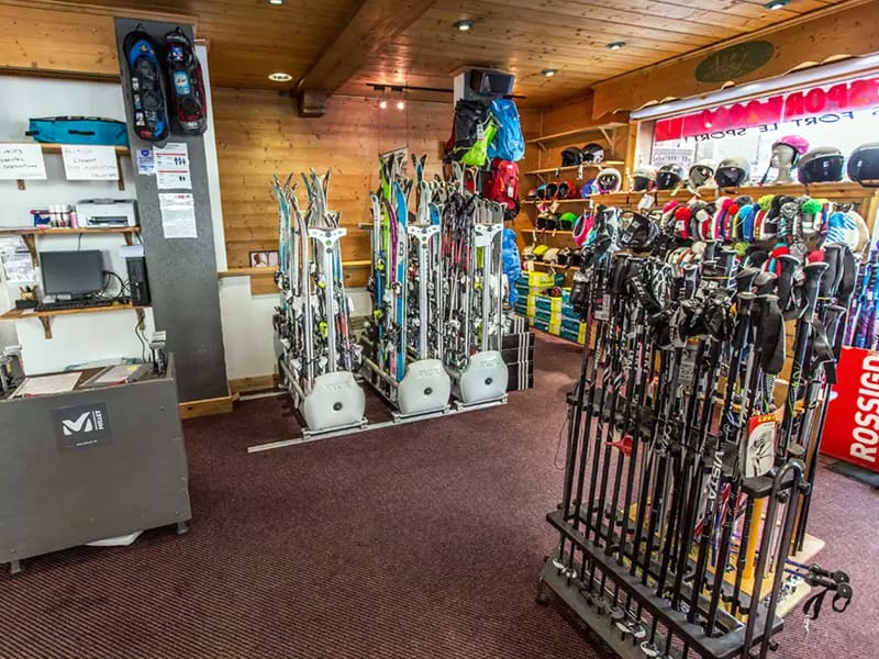 Ski hire shop Ardent Sports in Centre Station, Montriond