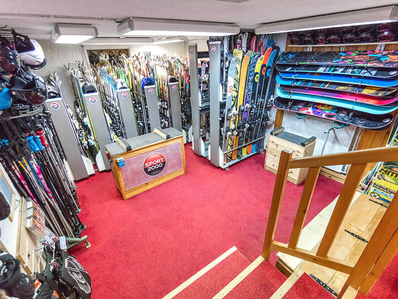 Ski hire shop S'Baril in Centre Vars [Cours Fontanarosa], Vars