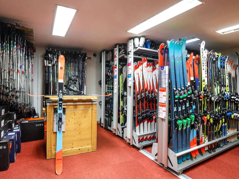 Ski hire shop Sportneige - Sport & Mode in Centre Village - 38, place des Martyrs, Villard de Lans