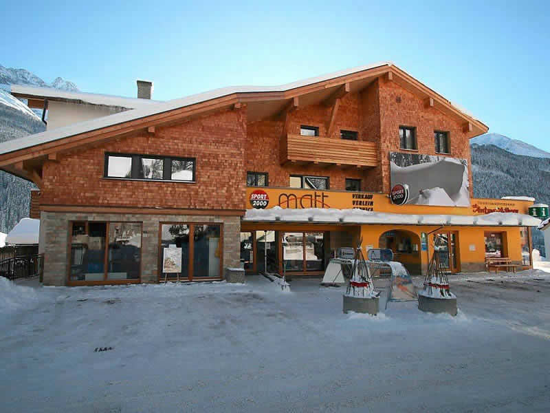 Ski hire shop SPORT 2000 Matt in Dorf 150, Pettneu