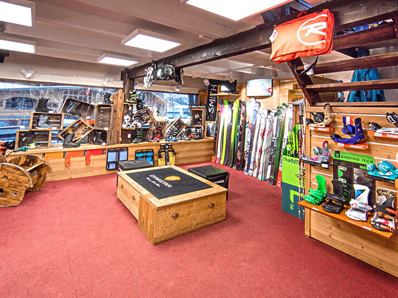 Ski hire shop La Charpenterie Sports in Face au point Show, Vars