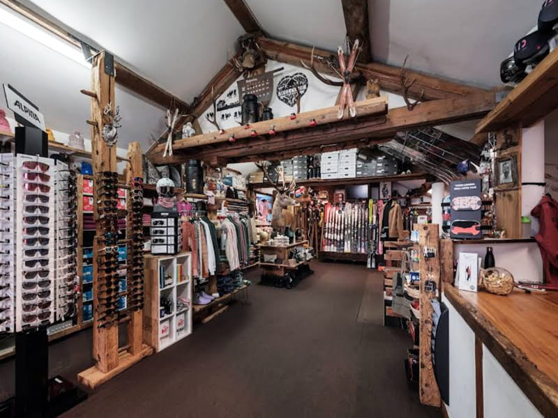 Ski hire shop Burgener Sport in Fiescheralp [direkt neben Luftseilbahn], Fiesch