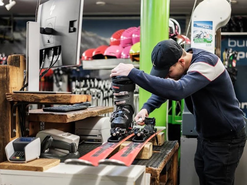 Ski hire shop Burgener Sport in Fiescheralp [direkt neben Luftseilbahn], Fiesch