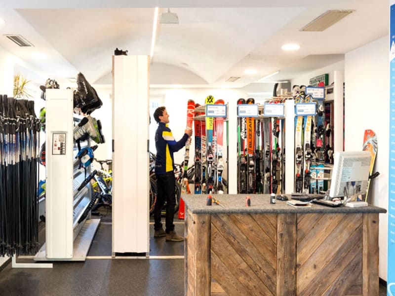 Ski hire shop Rent and go in Florianiplatz 15/B, Olang