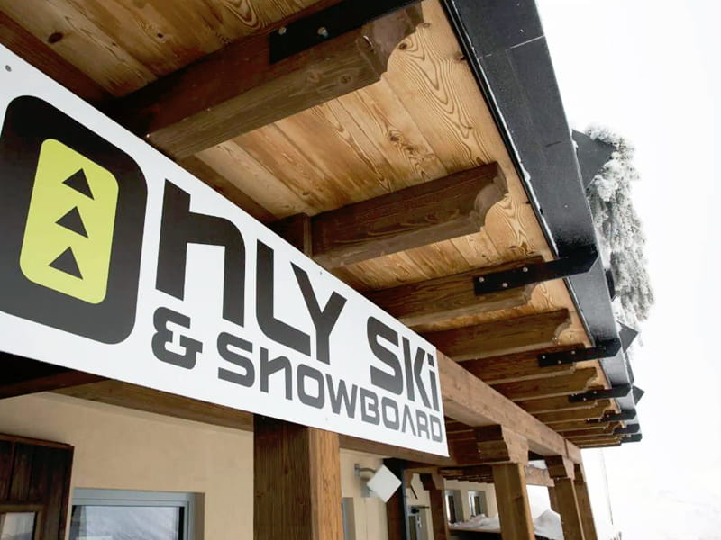 Ski hire shop Only Ski & Snowboard in Funivia Les Suches (stazione a monte), La Thuile