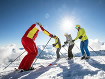 Learn from the professionals ski school Snowsports Mayrhofen