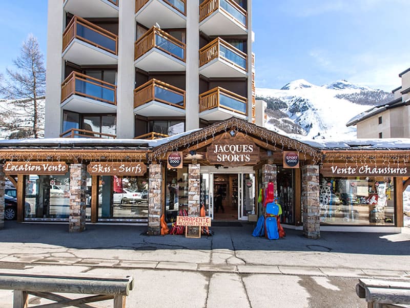 Ski hire shop Jacques Sports in Immeuble 3300, 11 Rue des Vikings, Les Deux Alpes