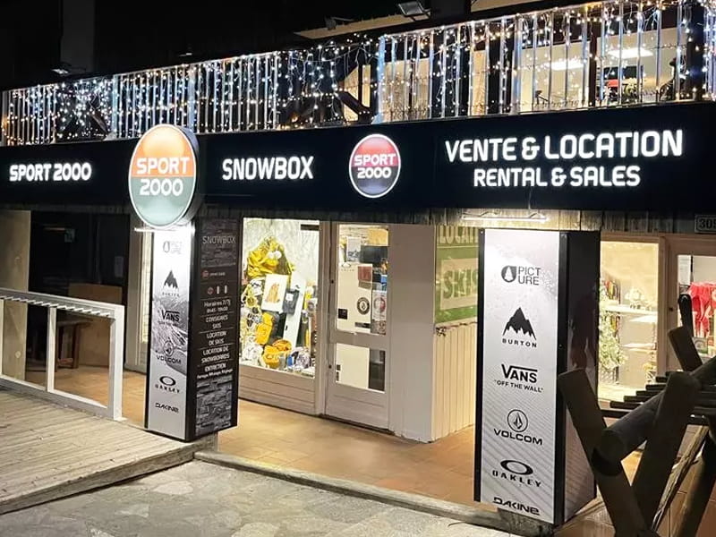 Ski hire shop Snowbox in Immeuble du Golf, 22 Route d'Italie, Montgenèvre