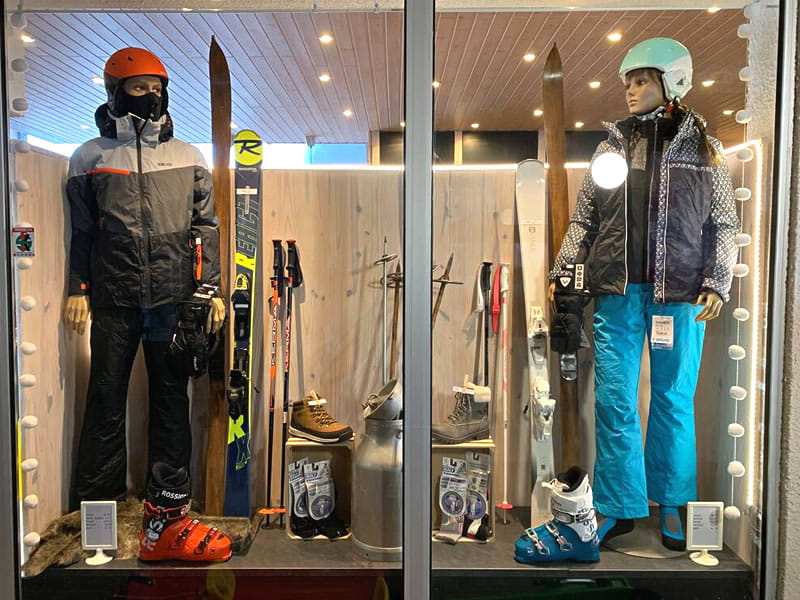 Ski hire shop La Poudreuse in Immeuble le Pégase Phénix, Le Corbier