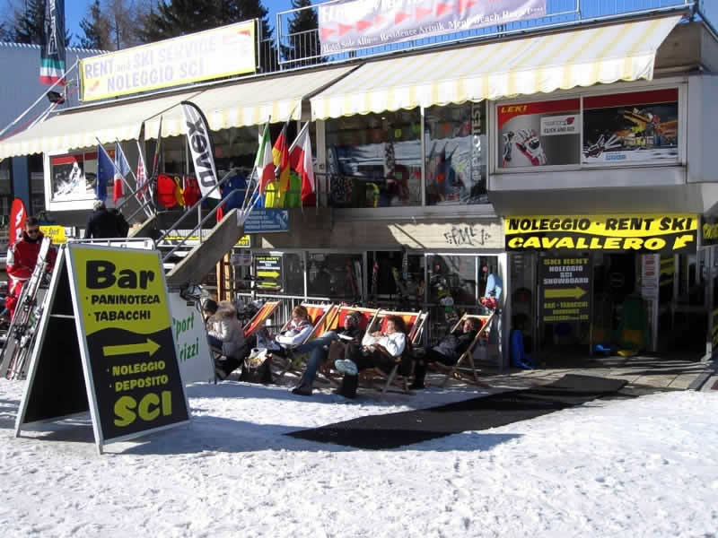 Ski hire shop Noleggio Sci Cavallero in International Bar - Marilleva 1400, Mezzana