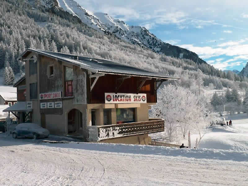 Ski hire shop Loulou Sports in La Blache, Alpe du Grand Serre