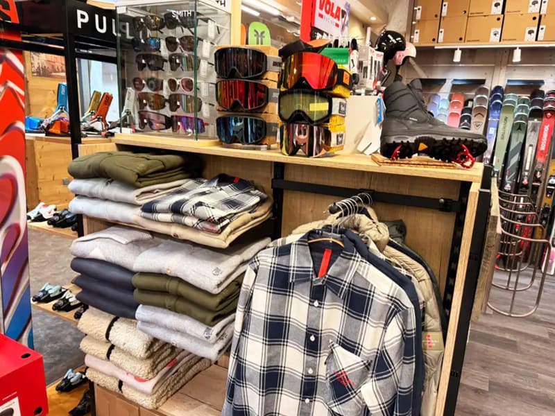 Ski hire shop Ekosport-Rent Ski Service in Le Tavels Front de Neige, Galerie Marchande, Isola 2000