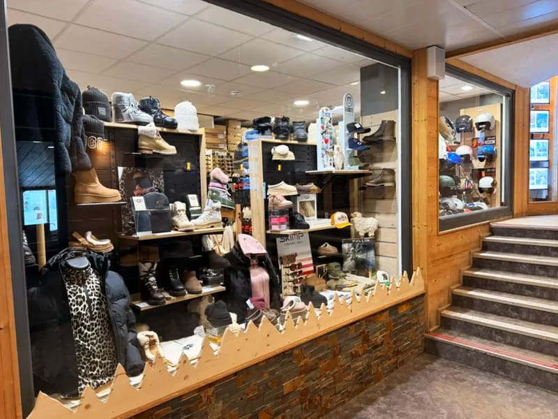 Ski hire shop Ekosport-Rent Ski Service in Le Tavels Front de Neige, Galerie Marchande, Isola 2000