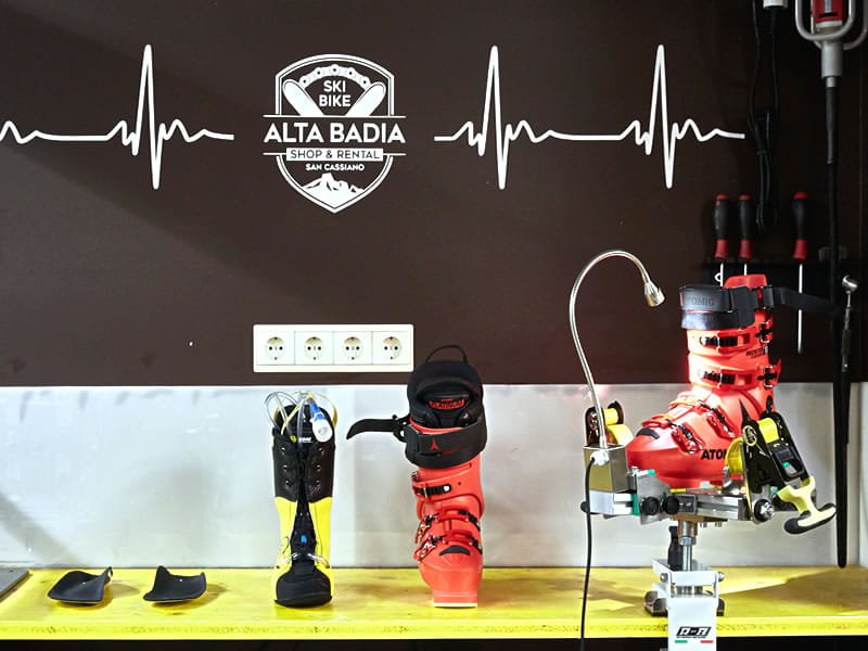 Ski hire shop Alta Badia Sport - Shop & Rental in Micurá de Rü 48, Alta Badia-San Cassiano/Sankt Kassian