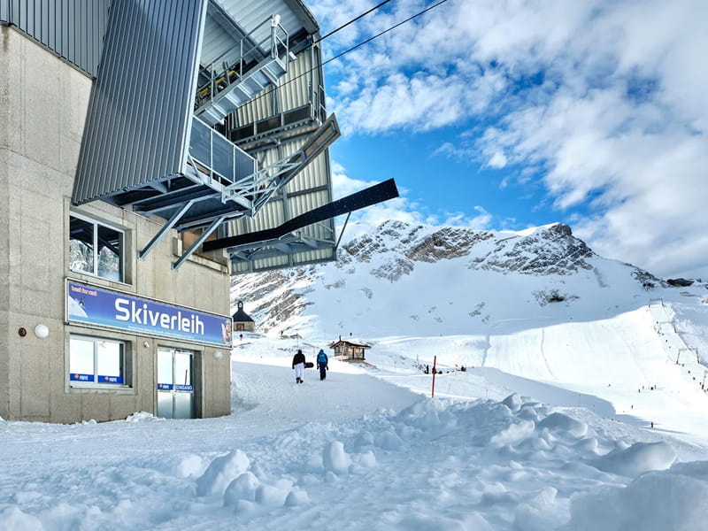 Ski hire shop Skiverleih Zugspitze in Mitten im Skigebiet auf 2.600 m, Garmisch-Partenkirchen