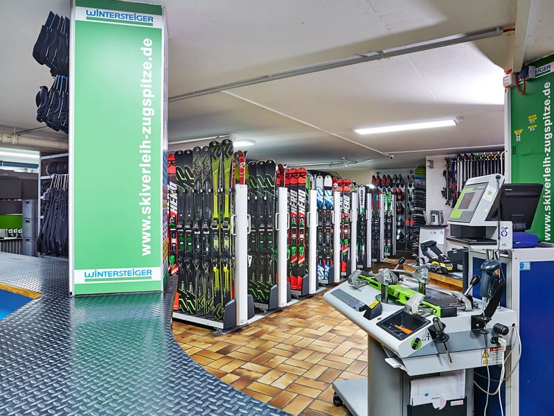 Ski hire shop Skiverleih Zugspitze in Mitten im Skigebiet auf 2.600 m, Garmisch-Partenkirchen