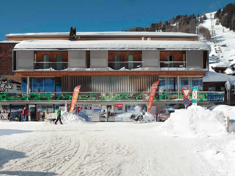 Ski hire shop SPORT 2000 Jennewein Dorf in Neben Galzigbahn Talstation im Hotel Anton, St. Anton am Arlberg