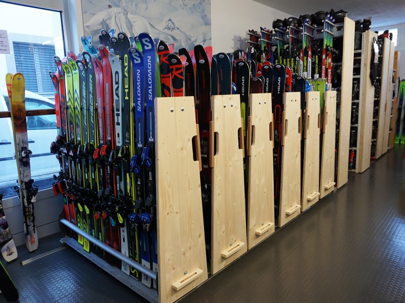 Ski hire shop Swissrent Quattro in Parkplatz Titlisbahnen - Engelbergerstrasse 38, Engelberg