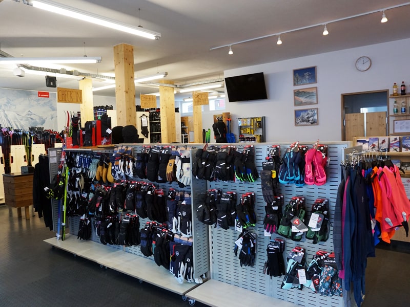 Ski hire shop Swissrent Quattro in Parkplatz Titlisbahnen - Engelbergerstrasse 38, Engelberg