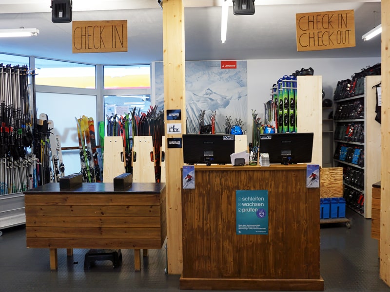 Ski hire shop Swissrent Quattro in Parkplatz Titlisbahnen - Engelbergerstrasse 38, Engelberg