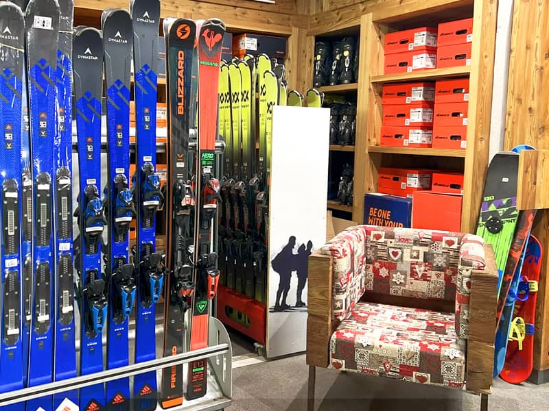 Ski hire shop Maison Clataud Sport in Piazza Assietta, 16, Sauze d’Oulx