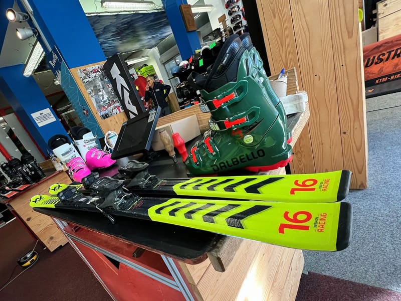 Ski hire shop Slalom Ski Service in Piazzale le Nevegal, 167, Nevegal