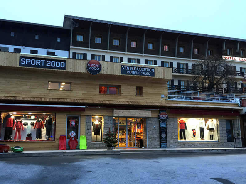 Ski hire shop Adventmount in Place du centre, Auron
