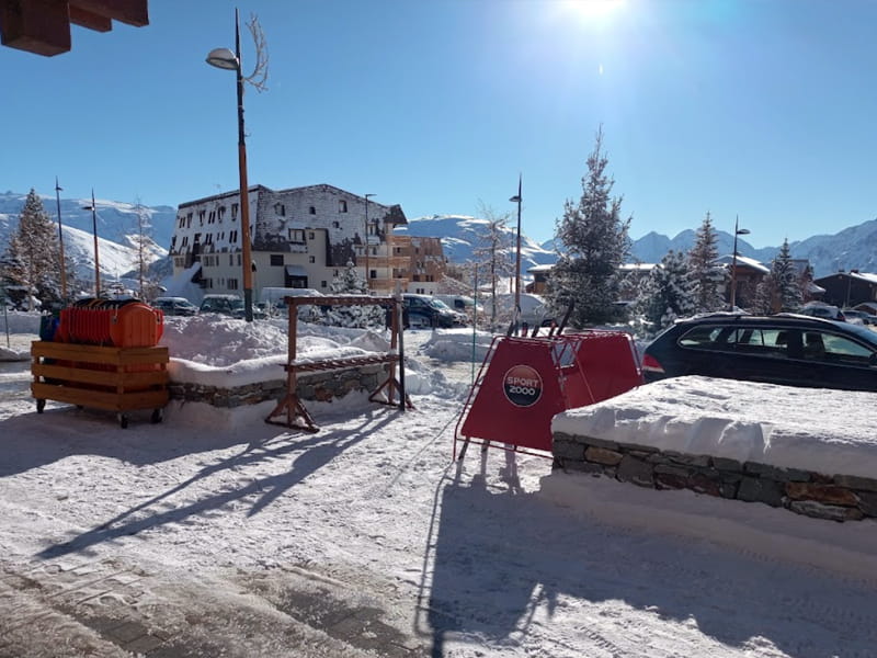 Ski hire shop Cornerski in Place du Cognet - Immeuble le Karen, Alpe d’Huez