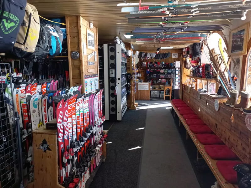 Ski hire shop Cornerski in Place du Cognet - Immeuble le Karen, Alpe d’Huez