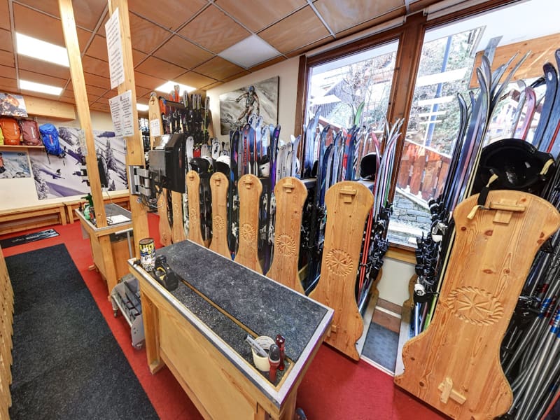 Ski hire shop Ekosport-Rent Ride For Life in Place du Téléphérique, Vaujany